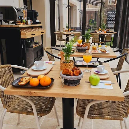 Les Marronniers فندق مبيت وإفطار Lavérune