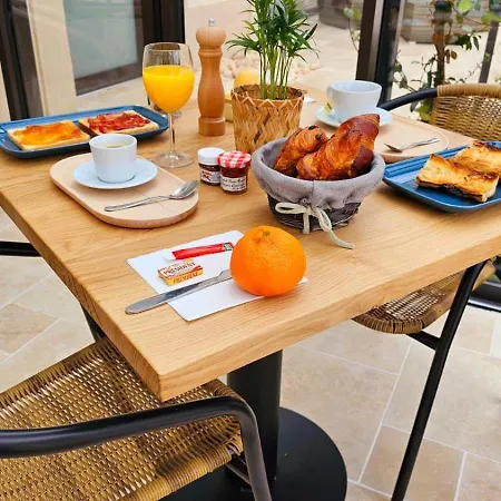 فندق مبيت وإفطار Les Marronniers 3*